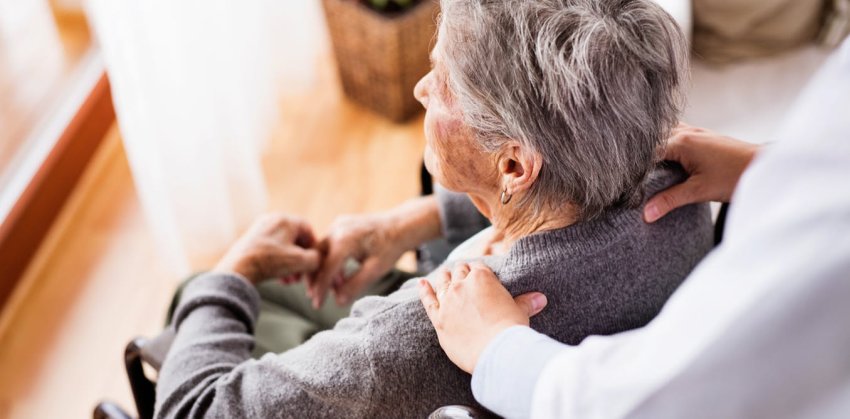 Caregiver, cresce l’attenzione per chi si prende cura dei propri cari
